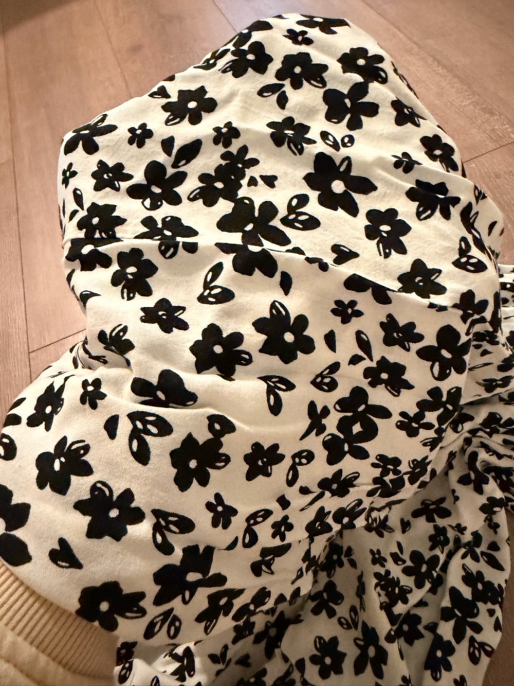 NWOT Kendall + Kylie flowy wide leg pants in a black & white floral print 🖤🤍 - Picture 7 of 7